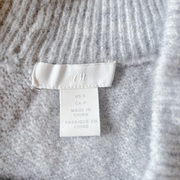 H&M Women’s V-Neck Off-the-Shoulder Knit Sweater Pullover Long Sleeve Top Size S - Picture 4 of 5